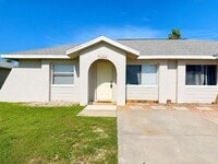 Building Photo - 4133/4135 SW 7th Pl