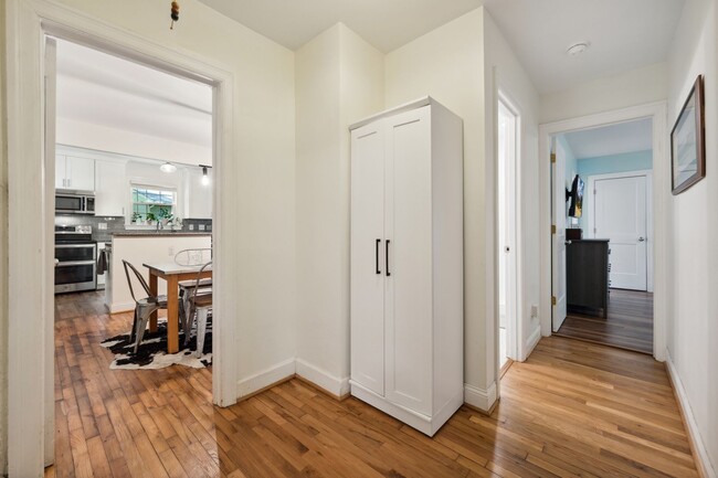 Building Photo - Available Early August! Beautiful 3-bedroo...