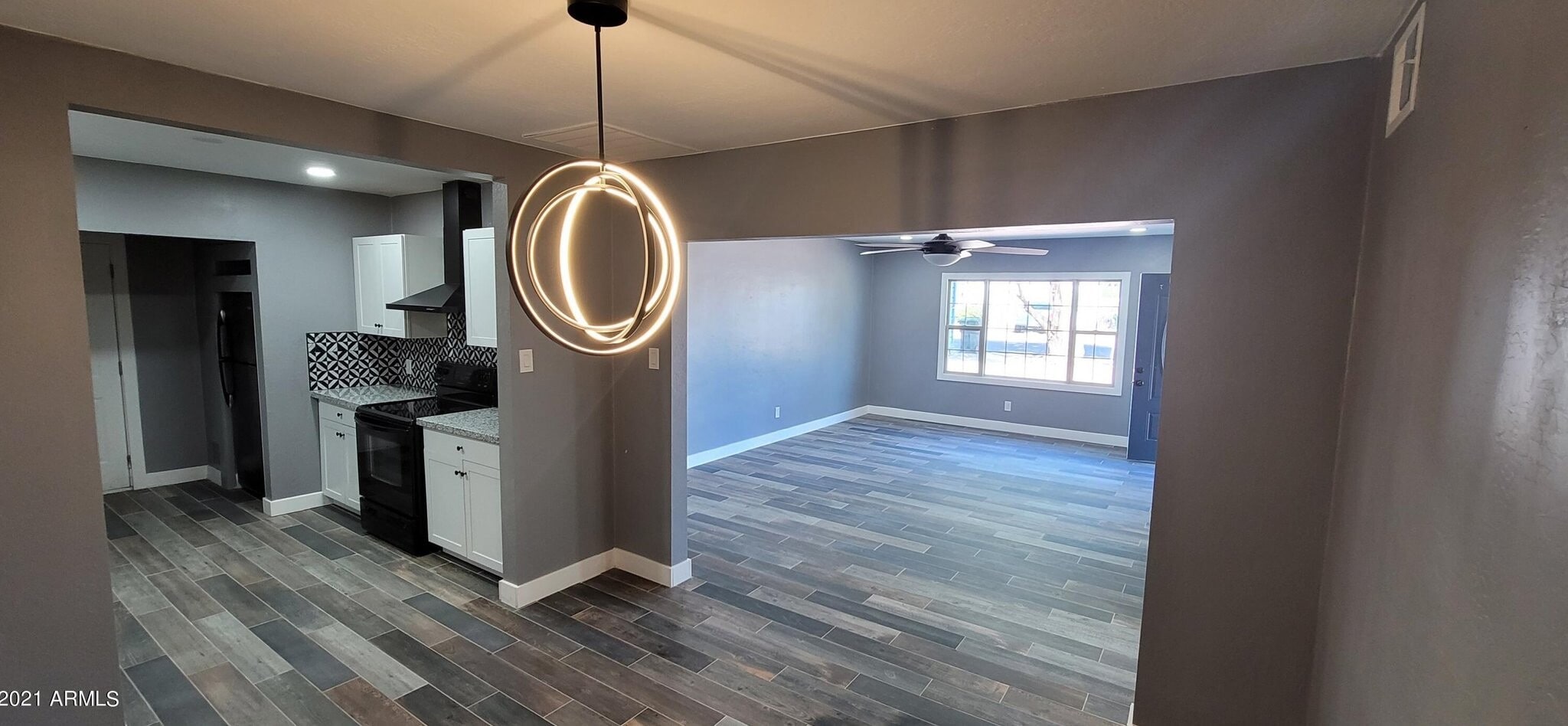 Building Photo - 105 N Los Robles Dr