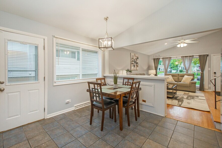 Building Photo - 40 S Main St