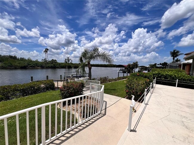 Building Photo - 5480 Sea Edge Dr
