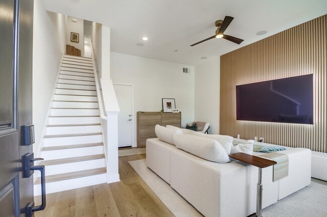 Building Photo - Welcome to your modern La Mesa townhome wi...