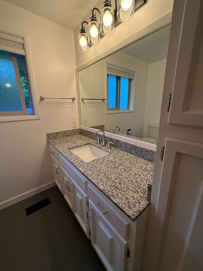 Building Photo - Pet Friendly Home with Pool Access!