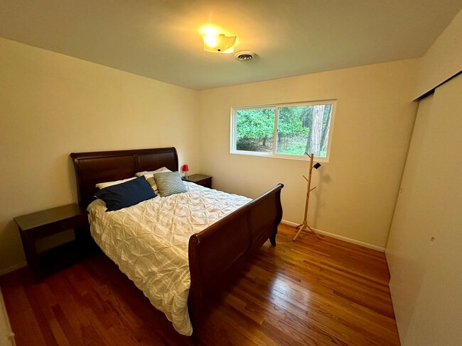 Building Photo - Spacious 4 Bedroom House on Banner Lava Cap Rd