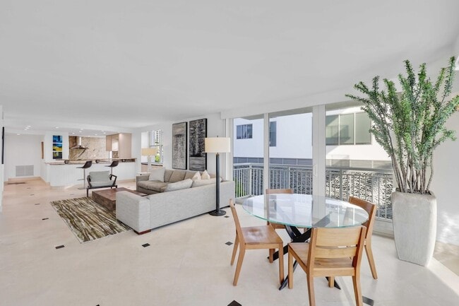 Building Photo - 511 Bayshore Dr