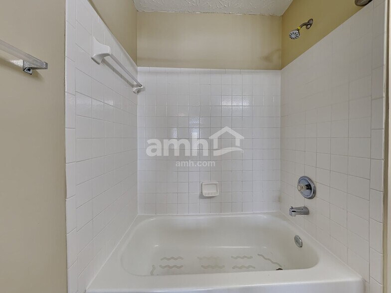 Building Photo - 7011 Medford Ct