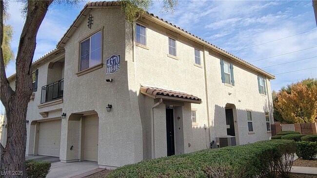 Building Photo - 4370 Westbury Square St