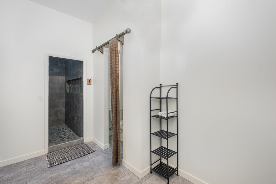 Building Photo - 4006 Apple Valley Dr