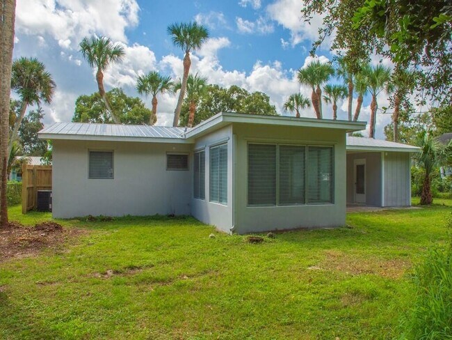 Building Photo - 7502 Pacific Ave