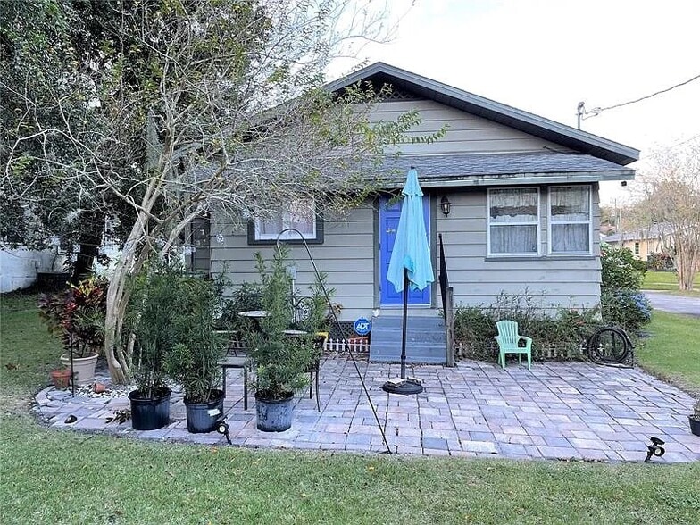 Back patio - 419 E Belmar St