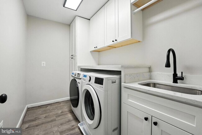 Building Photo - 11109 Ravine Dr