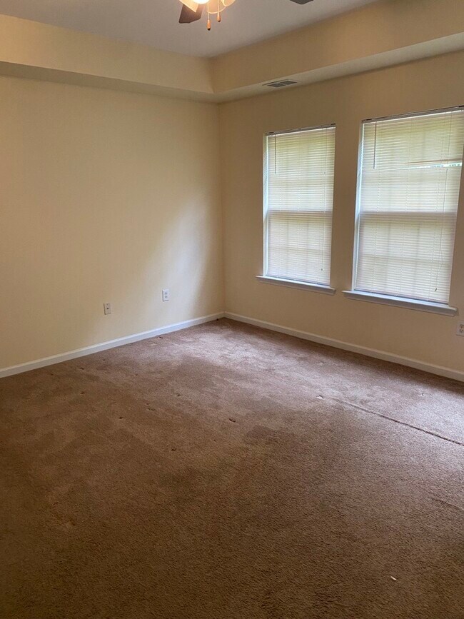 Building Photo - 300 Southmen Ln