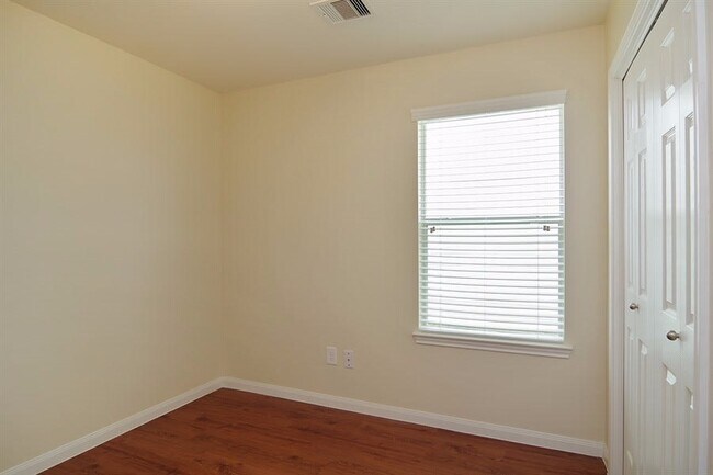 Building Photo - 18743 N Lyford Dr