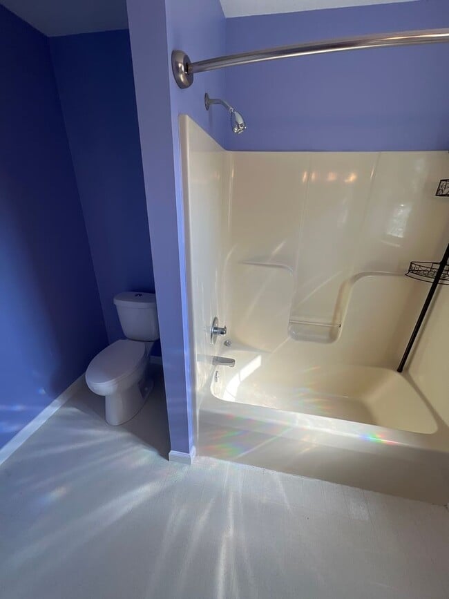 Building Photo - PRICE REDUCTION 2 Bedroom Condo! Available AUGUST 2026!  Monthly Rent $1,600