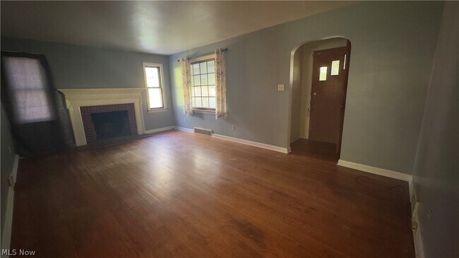 Building Photo - 86 Ferncliff Ave