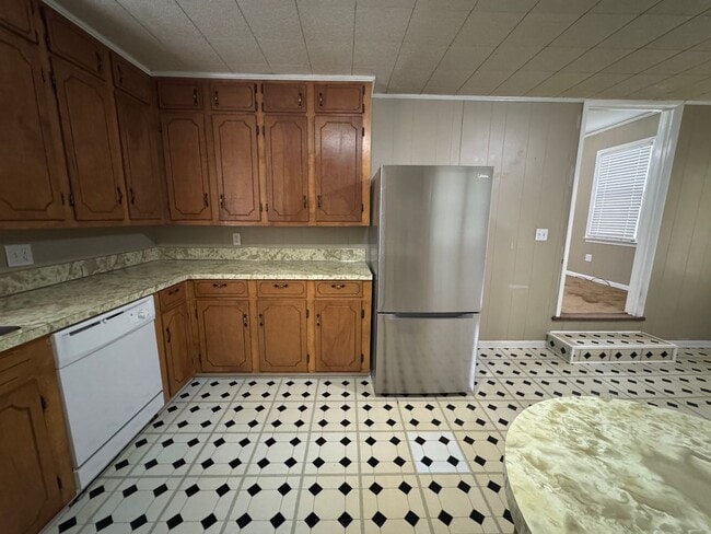 Building Photo - 2 Bedrooms- 1 Bathroom- House in Centre, AL!