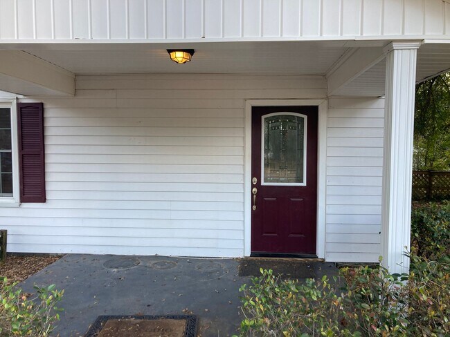 Building Photo - 2 Bed, 1 Bath House