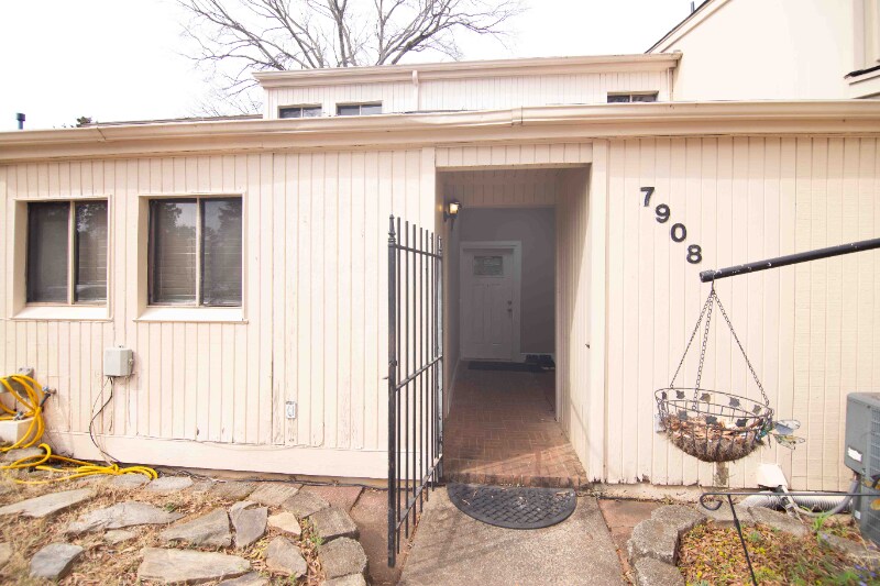 Building Photo - 7908 Horse Chestnut Ln