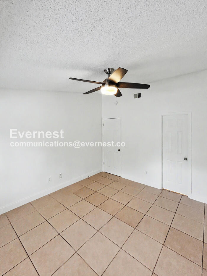 Building Photo - 3436 Sunrise Villas Ct N