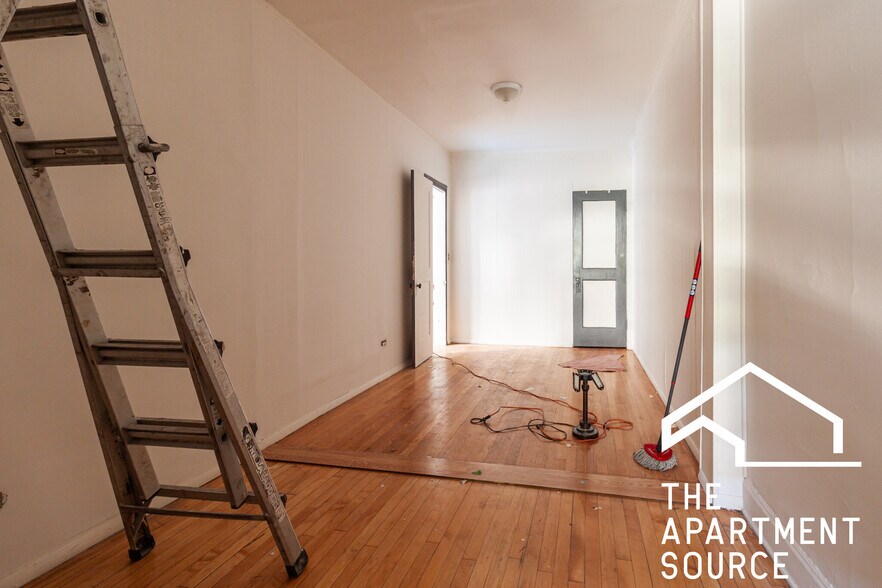 Building Photo - 901 S Bell Ave