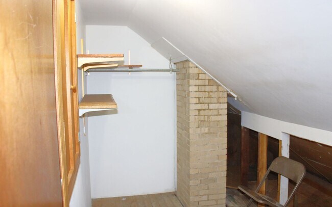 Building Photo - 3 Bed 1.5 bath Single Family Home