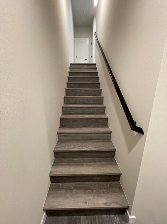 Building Photo - 4Bd/3.5Ba Snohomish Townhouse