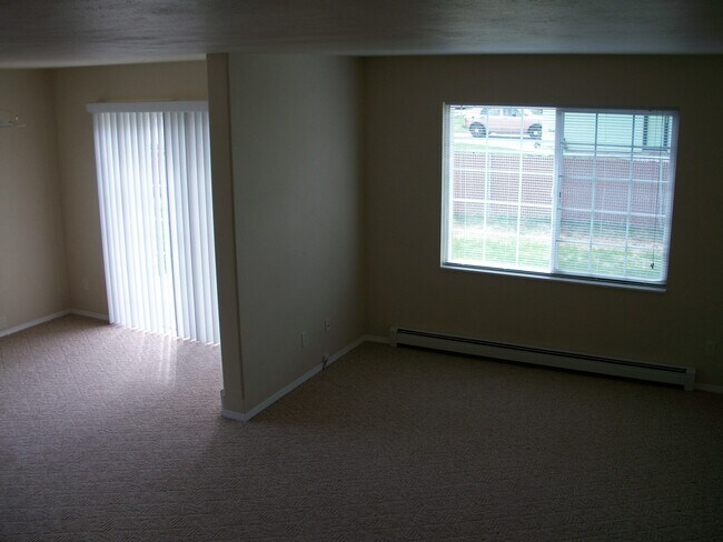 Building Photo - 2 Bedroom, 1 1/2 Bathroom Townhouse-Walking distance to MSU Campus