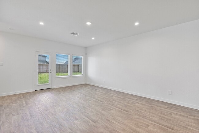 Building Photo - 31634 Whittis Hl Wy