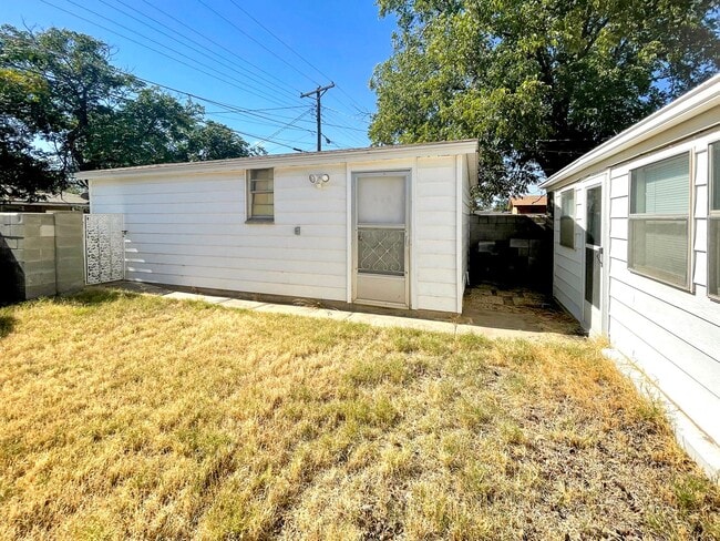 Building Photo - 211 E Alto Dr