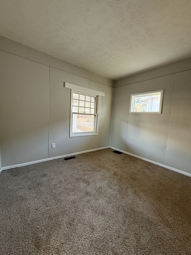 Building Photo - 39 S Quentin Ave