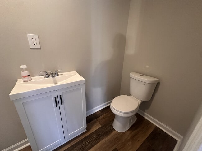 Building Photo - 542 Wagon Trail Rd