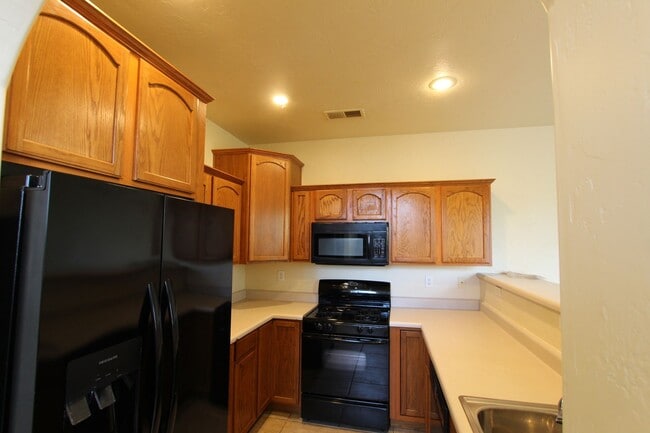 Building Photo - $500 Off Move-In Special – Spacious 4-Bed ...