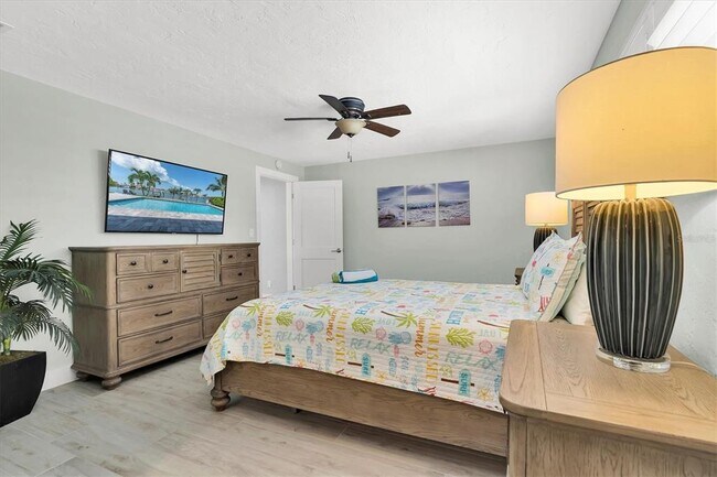 Building Photo - 6440 3rd Palm Point
