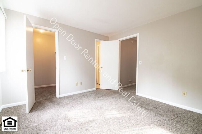 Building Photo - 15012 Tally Ho Dr