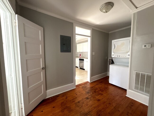 Building Photo - Move-In Ready Home with Spacious Backyard & Prime Location