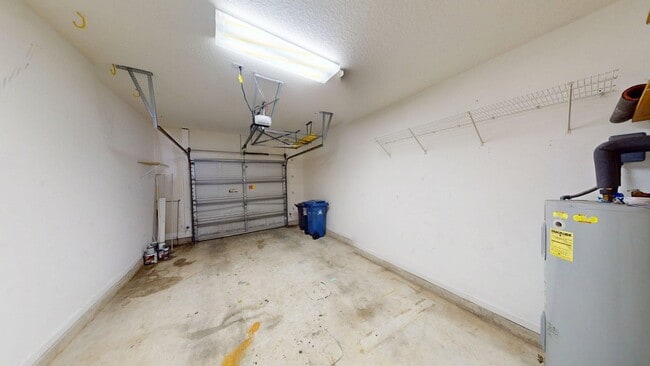 Building Photo - 2 BR 2 BA  TOWNHOME  -    Southern Creek S...