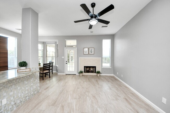 Building Photo - 20922 Whitevine Way