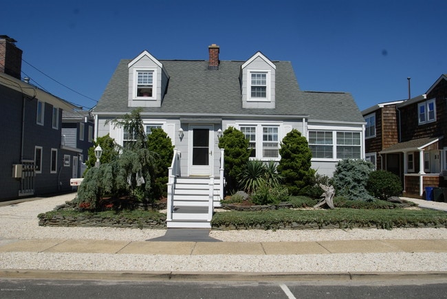 Primary Photo - 23 Bond Ave