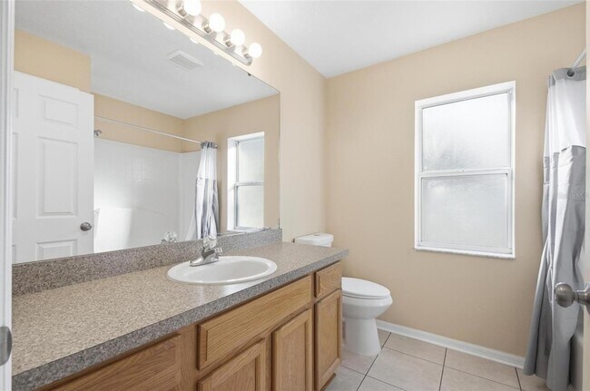 Building Photo - 4 Red Oak Pl