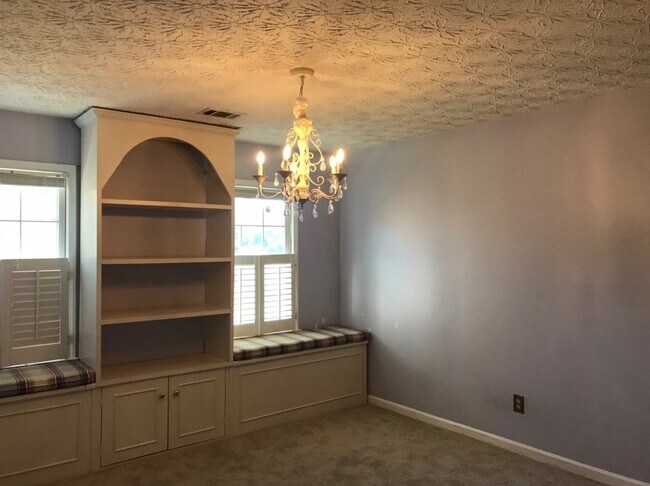 Building Photo - Great 4 Bedroom 2.5 Bath home in East Cobb...