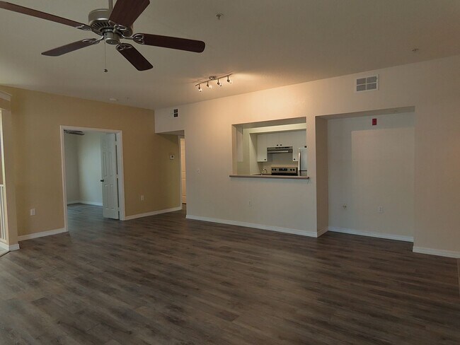 Building Photo - Orlando Park Central Gated Resort Style Co...