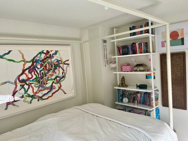 Building Photo - 5 High St Ct