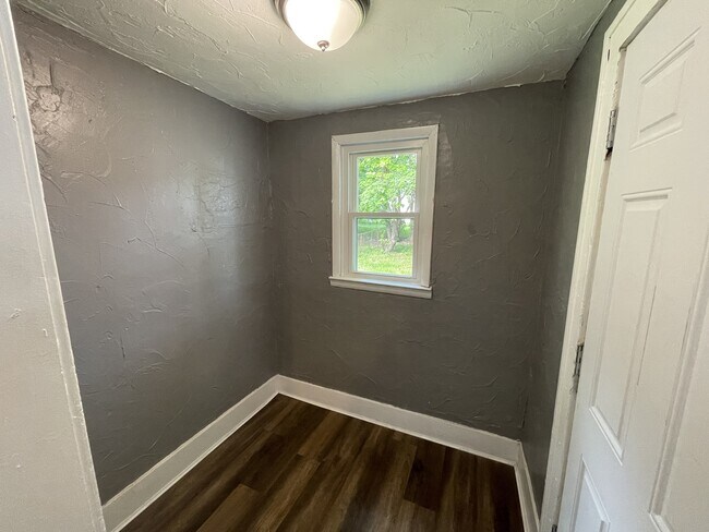 Building Photo - 730 Noble Ave