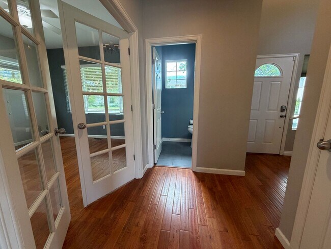 Building Photo - 3 bed DuPont Home with A/C for Rent