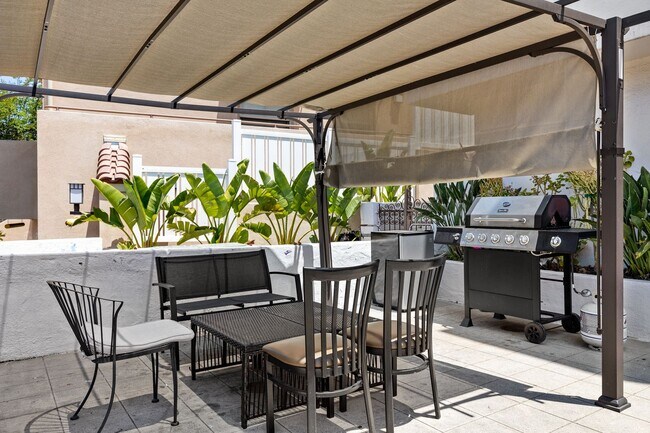 Building Photo - 840 Hilgard Ave