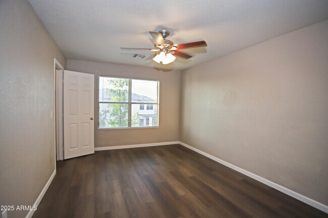 Building Photo - 8833 S 13th Pl