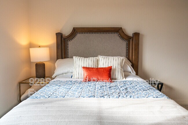 Building Photo - 207 S Beaver St