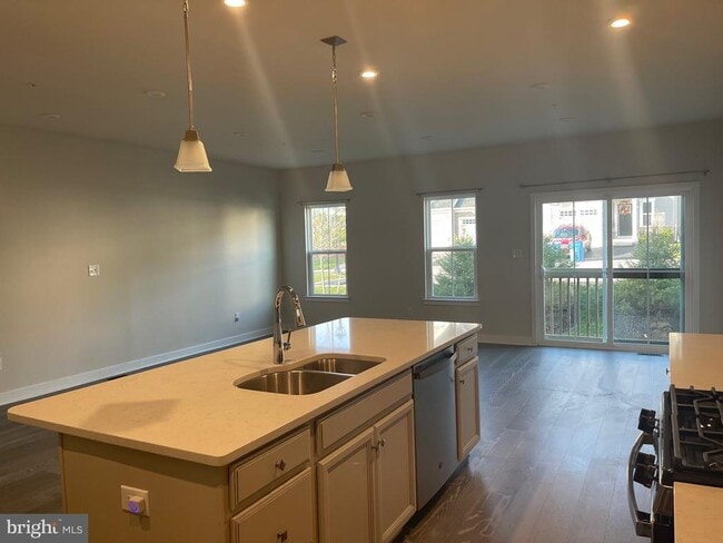 Building Photo - 205 Hibiscus Way