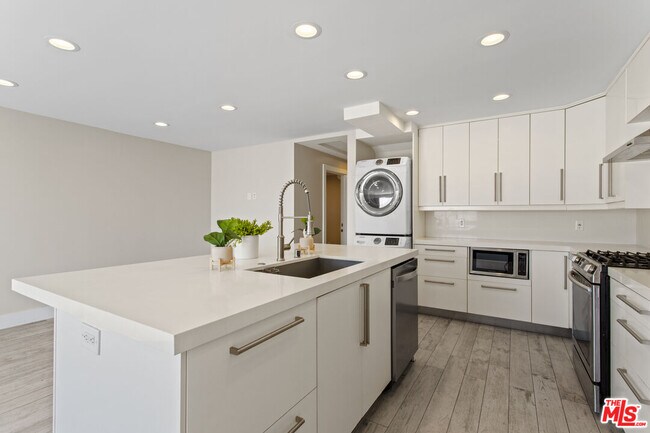 Building Photo - 6955 Trolleyway S