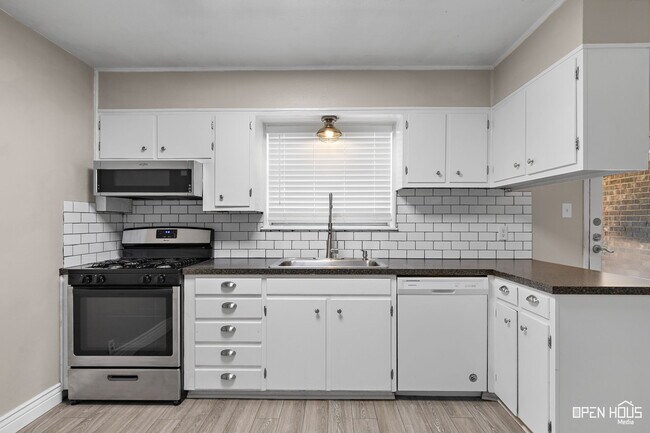 Building Photo - 4615 Hollandale Ave